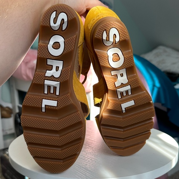 Sorel Joanie II Lace-up Wedge Sandal, Golden Yellow, Size 8.5 - Picture 5 of 8